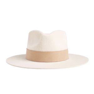 Teressa Foglia X Curateur Lynn Hat